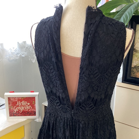 Black dress|sleeveless, fully lined. Full zip back. Raw neckline and bottom hem. - Picture 4 of 6